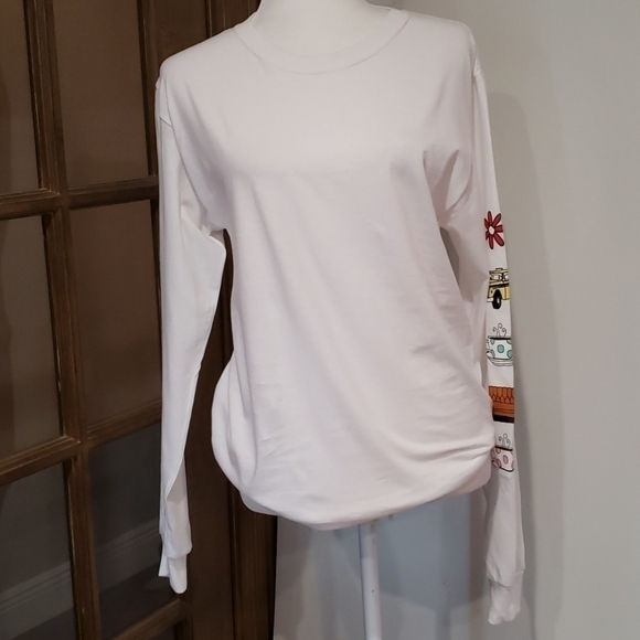 FRIENDS Long Sleeve Shirt NWOT - Picture 1 of 3